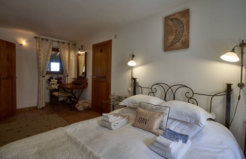 Obidos Other | Stylish farmhouse with fabulous sun room in 4 acre valley only 7km from Obidos