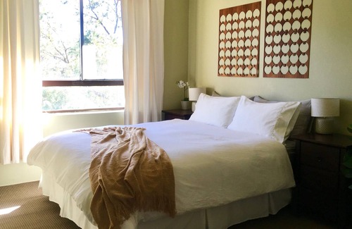 Birchgrove Apartment | Stylish Flat @ Amazing Location