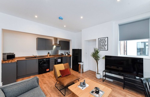 Beeston Apartment | Stylish Flat with En-Suites Near Nature & Amenities