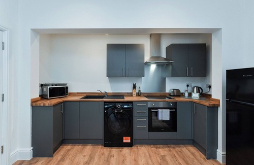Beeston Apartment | Stylish Flat with En-Suites Near Nature & Amenities