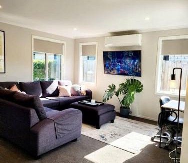 Hamilton House | Stylish Fresh Haven for up to 8 guests