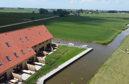 Leons House | Stylish Frisian Villa with Garden