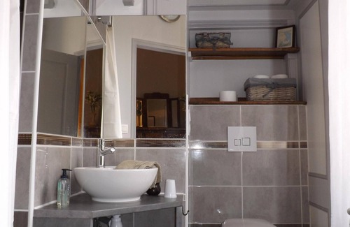 Centre ville - Urbanistes House | Stylish furnished room price shock