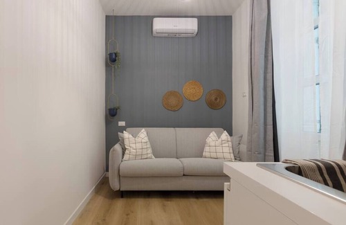 Trieste Old Town Apartment | Stylish Gem in Historic Trieste for 4 guests