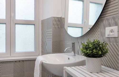 Trieste Old Town Apartment | Stylish Gem in Historic Trieste for 4 guests