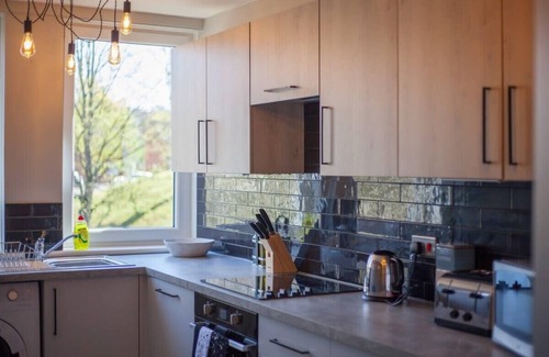 North West Apartment | Stylish Glasgow Apartment with Parking