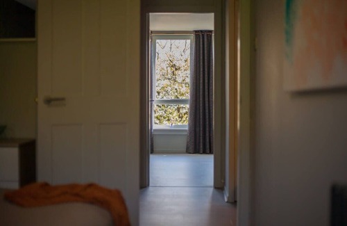 North West Apartment | Stylish Glasgow Apartment with Parking