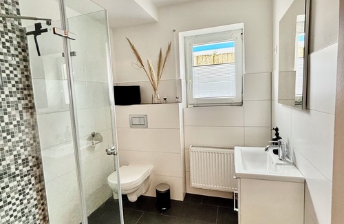 Babenhausen Apartment | Stylish granny apartment with box-spring bed