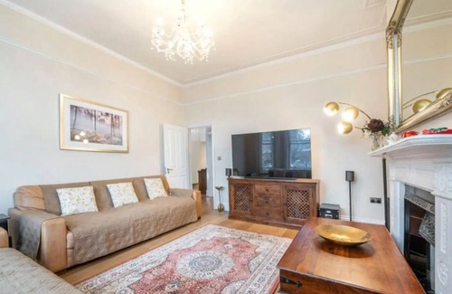 Hampstead Apartment | Stylish Hampstead Flat with Character and Charm