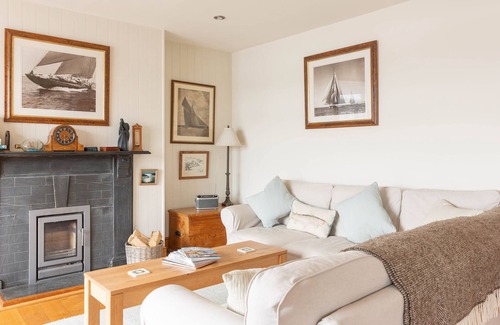 Polruan Apartment | Stylish Harbourside Apartment in Polruan, Cornwall