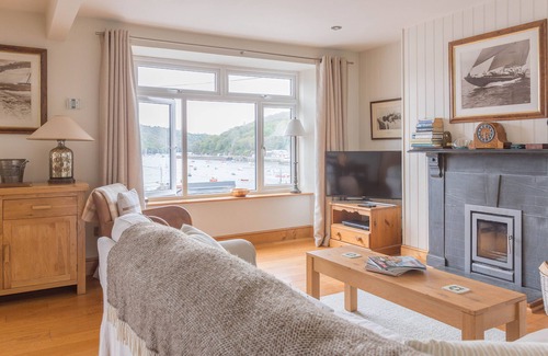 Polruan Apartment | Stylish Harbourside Apartment in Polruan, Cornwall