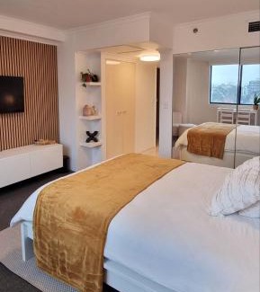 Haymarket Apartment | Stylish High-Rise Studio in Heart of Sydney