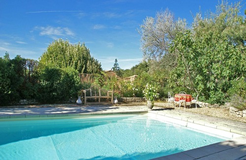 Viens Villa | Stylish Hilltop Retreat
