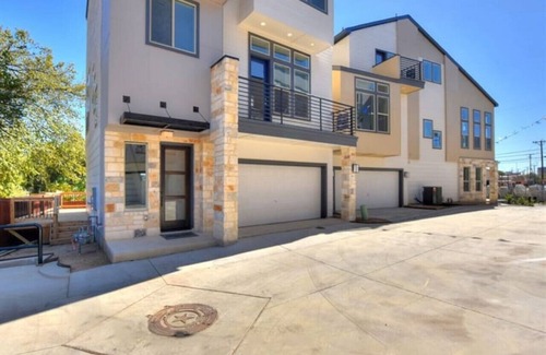 Tobin Hill House | Stylish Home by Riverwalk + Downtown/Sleeps 10