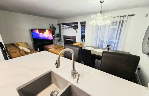 Northwest Edmonton House | Stylish home in Oxford neighborhood - long term rental deals - inquire