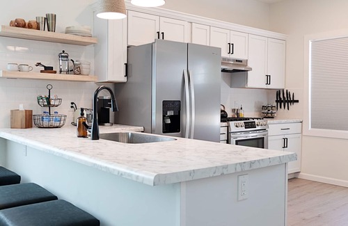 Cleveland House | Stylish Home Min from Lake, DWTN and Stadium
