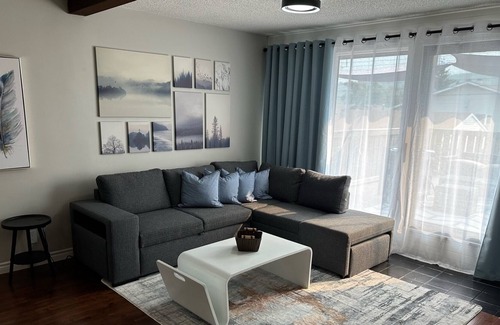 Montgomery House | Stylish Home Near University & Hospitals