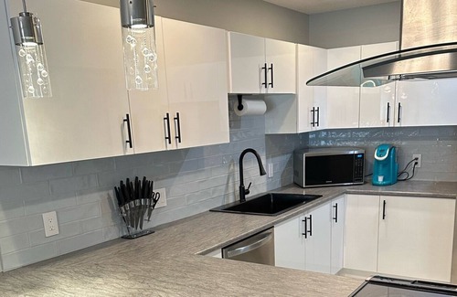 Montgomery House | Stylish Home Near University & Hospitals