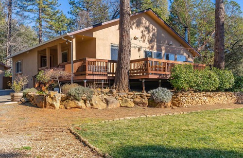 Glencoe House | Stylish Home, Stunning Views and Private Hot Tub!