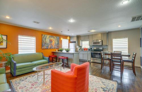South Central Houston Apartment | Stylish Houston Condo with Bright Outdoor Area!