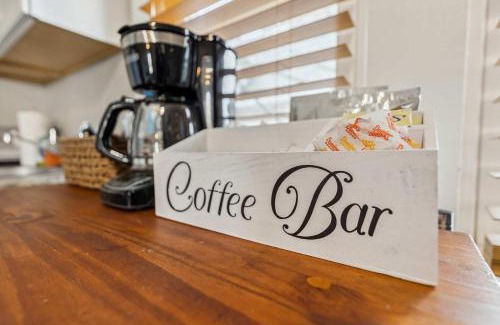 Lakewood Apartment | Stylish Lakewood Apartment - Free Parking & Wi-Fi