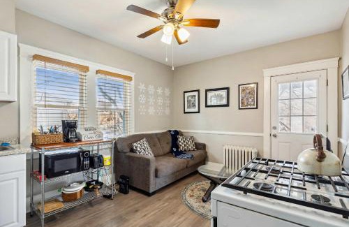 Lakewood Apartment | Stylish Lakewood Apartment - Free Parking & Wi-Fi