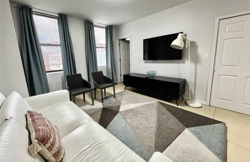 Chinatown Apartment | Stylish & Large 2bd Apt next to Reading Terminal