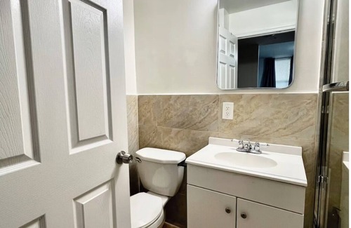Chinatown Apartment | Stylish & Large 2bd Apt next to Reading Terminal