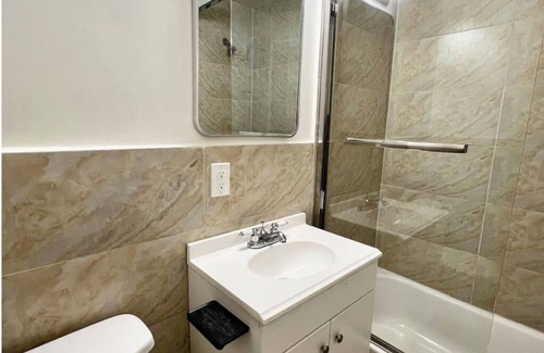 Chinatown Apartment | Stylish & Large 2bd Apt next to Reading Terminal