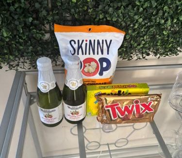 Sunset House | Stylish Lemon 2BR and 3BA Townhouse