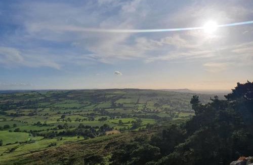 Upper Hulme Apartment | Stylish Lodge in the Peak District sleeps up to 9