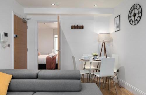 Weavers Apartment | Stylish London Shoreditch Apartment with Balcony Sleeps 4 Family friendly