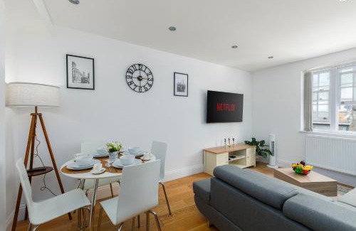 Weavers Apartment | Stylish London Shoreditch Apartment with Balcony Sleeps 4 Family friendly