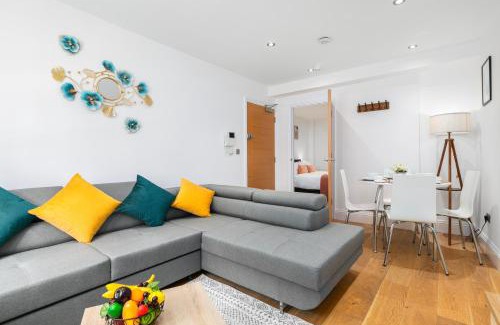 Weavers Apartment | Stylish London Shoreditch Apartment with Balcony Sleeps 4 Family friendly