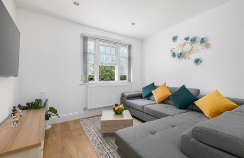Weavers Apartment | Stylish London Shoreditch Apartment with Balcony Sleeps 4 Family friendly