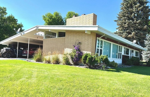 Fort Benton House | Stylish Mid Century 4-Bedroom House in Fort Benton