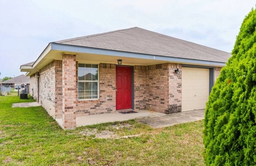 Killeen House | Stylish Modern 2BR/2BA - Spacious & comfy