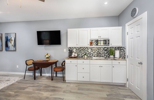 Durham Apartment | Stylish-Modern Open Concept Studio In The Hearth Of Durham NC