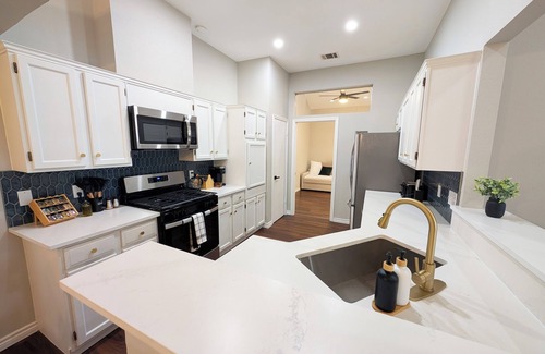 Wells Branch House | Stylish N. Austin Stay Near Domain Sleeps 9