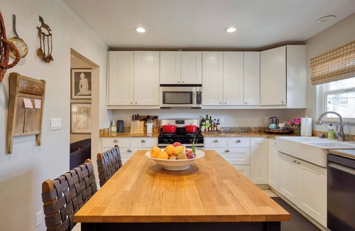 Napa House | Stylish Napa Home with Private Yard & Fire Pit