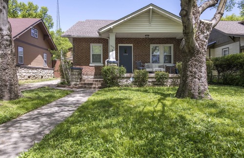 12 South House | Stylish Nashville 2 bed, 2 bath in 12 South, Restaurants & 2 miles Broadway