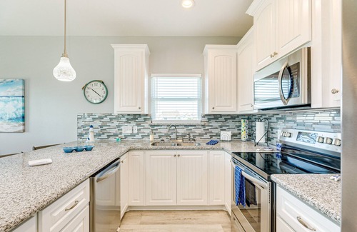 Port Bolivar House | Stylish | New-Build | Steps to Beach | Gulf Views