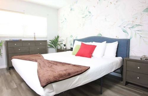 Arlington Park Apartment | Stylish Nordic Stay, Walk to Hospital & Beaches