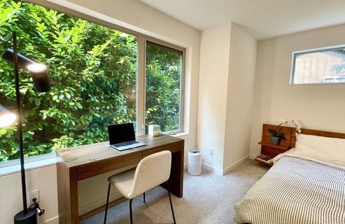 Lawton Park House | Stylish Private Room Steps to Discovery Park