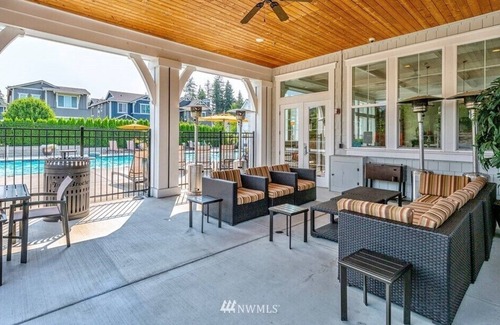 North Creek House | Stylish & Quiet 4Bed & 3Bath Residential Home in Luxury Community