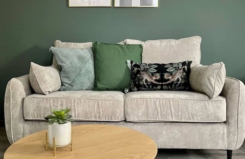 Galashiels Apartment | Stylish quiet Galashiels apartment:private parking