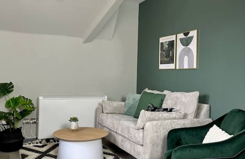 Galashiels Apartment | Stylish quiet Galashiels apartment:private parking