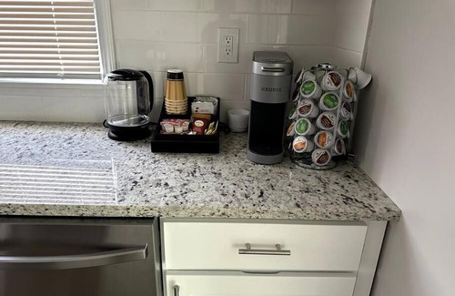 Bristol House | Stylish, Relaxing & Comfy 3 BDR Home