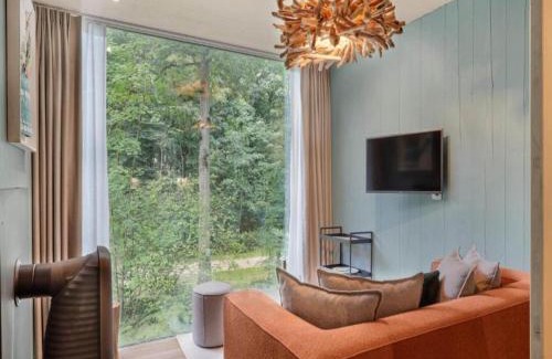 Maubray House | Stylish Retreat with Sauna