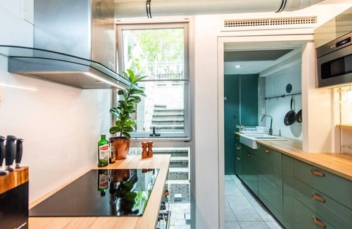 Perth Apartment | Stylish Room - Enjoy City Views on Rooftop Terrace